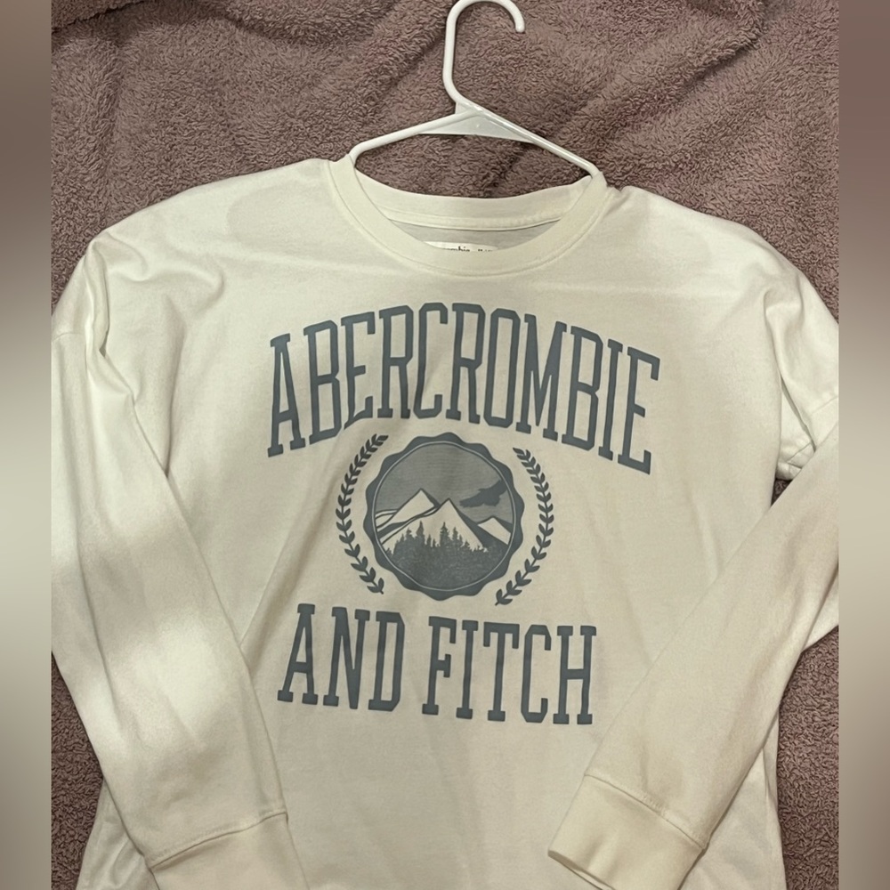 Abercombie kids white long sleeve graphic t-shirt